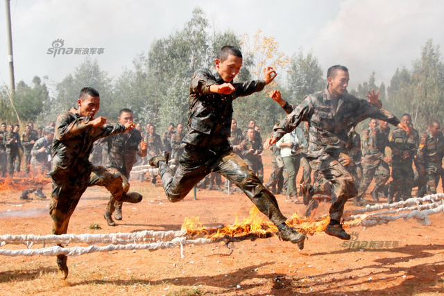 参训官兵穿越火障