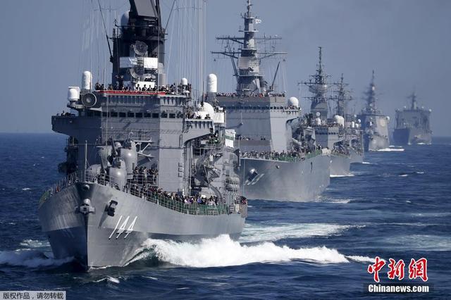 日大规模海上阅兵秀实力
