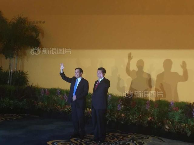 习近平马英九历史性握手