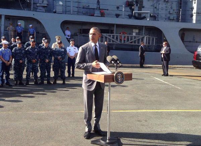奥巴马登菲军旗舰 称将共同维护“航行自由”