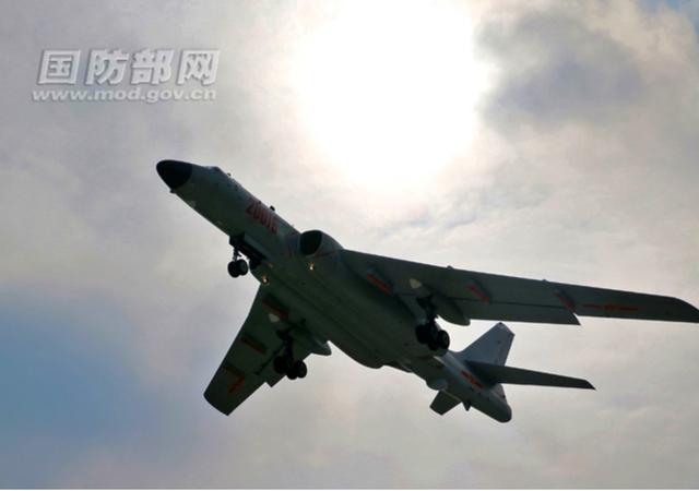 中国最大规模机群巡东海