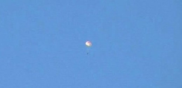 飞行员空中跳伞逃生