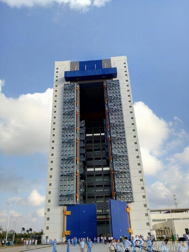 高大上：国产长征五重型运载火箭转场画面曝光 