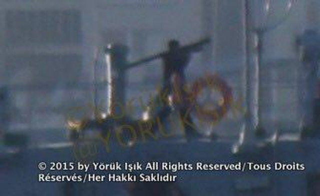 俄军舰高度警戒通过土耳其海峡 水兵举防空导弹