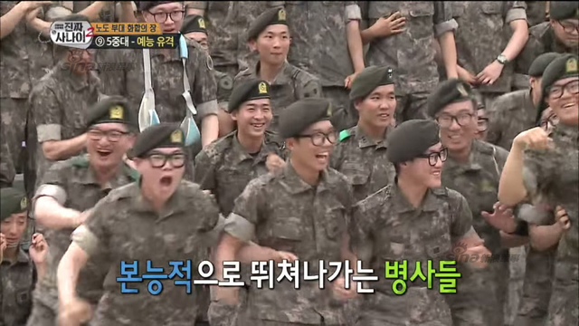 韩国美腿女团劳军秀性感舞姿:大兵们疯狂了_新浪图片