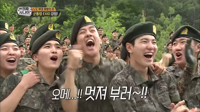 韩国美腿女团劳军秀性感舞姿:大兵们疯狂了_新浪图片