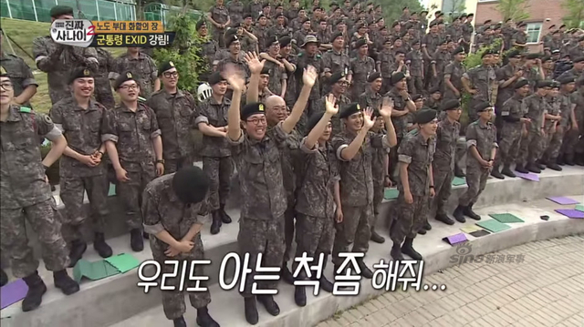 韩国美腿女团劳军秀性感舞姿:大兵们疯狂了_新浪图片