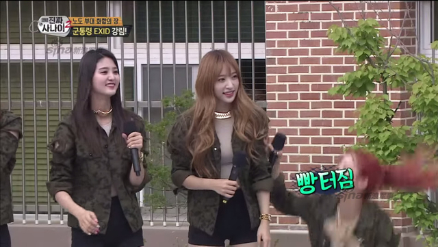 韩国美腿女团劳军秀性感舞姿:大兵们疯狂了_新浪图片