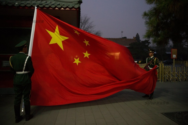 天安门国旗护卫队老兵退伍 5年老护旗手离队 