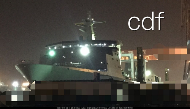 国产数万吨级超大型综合补给舰壮观出坞照