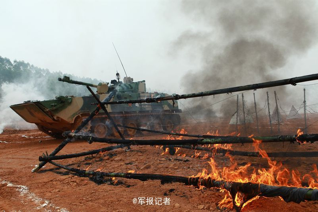 04式步战车冲锋