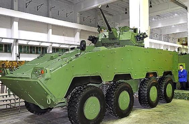 台“联勤”202厂展示30毫米炮型云豹装甲车