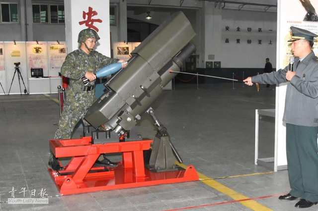 台兵工厂模拟发射新型迫击炮