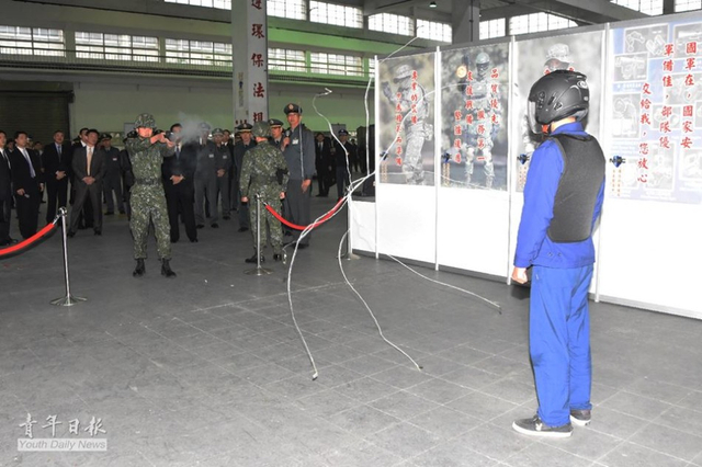 台湾“军备局”展示网枪效能