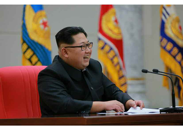 金正恩乘大奔驰访武力部