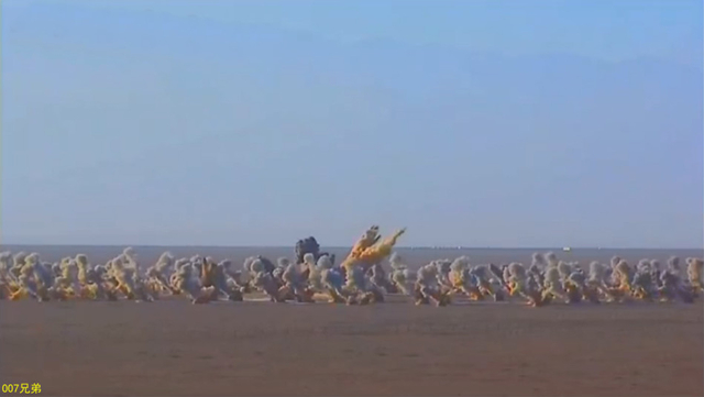 首见火箭军东风16使用子母弹攻击模拟机场猛图