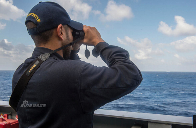 美军航母被中国海军监控