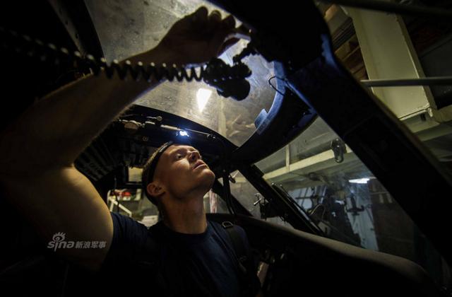 美航母战斗群南海活动照曝光：被中国海军监控