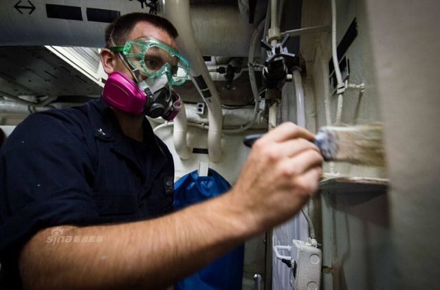 美航母战斗群南海活动照曝光：被中国海军监控