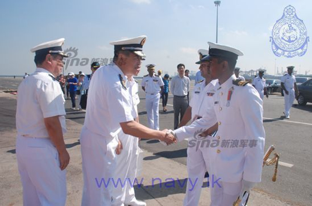 我海军潜艇救援舰抵斯里兰卡