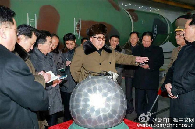 朝鲜曝光疑金正恩视察洲际导弹及小型核弹猛照