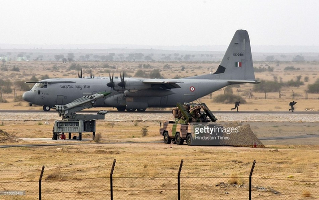 印度空军举办铁拳演习,万国牌装备齐齐亮相