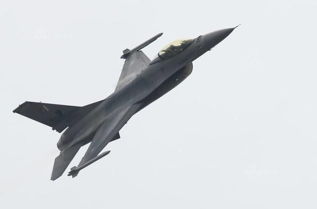 巴阅兵预演展示中国武器