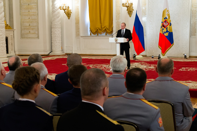 凯旋：普京为俄军自叙利亚归国将士颁发奖章