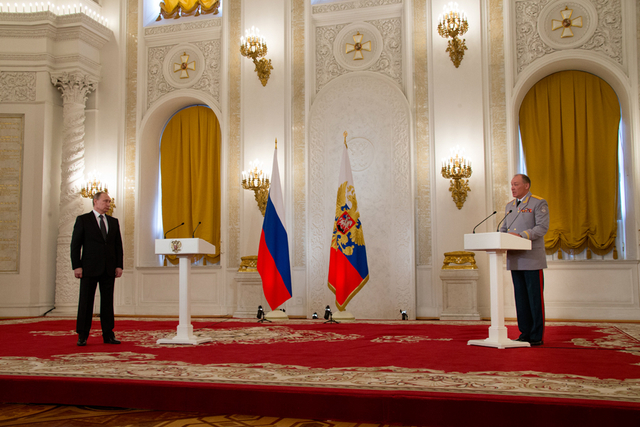 凯旋：普京为俄军自叙利亚归国将士颁发奖章