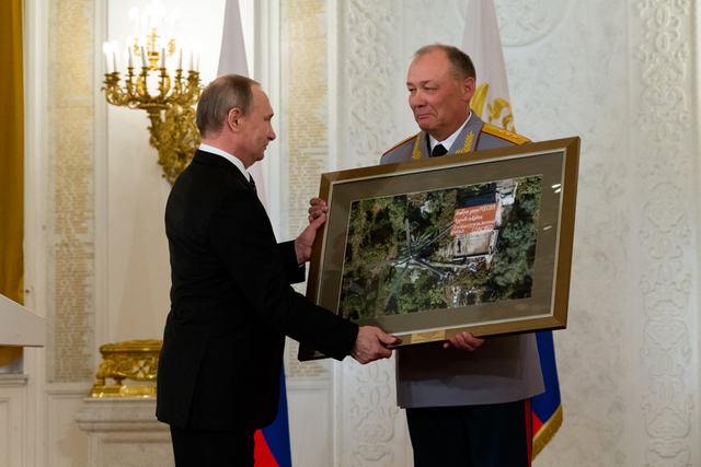 凯旋：普京为俄军自叙利亚归国将士颁发奖章