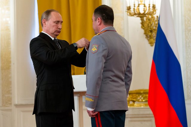 凯旋：普京为俄军自叙利亚归国将士颁发奖章