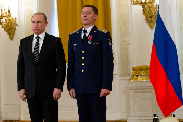 凯旋：普京为俄军自叙利亚归国将士颁发奖章