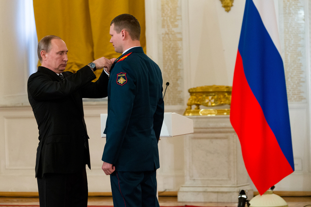 凯旋：普京为俄军自叙利亚归国将士颁发奖章