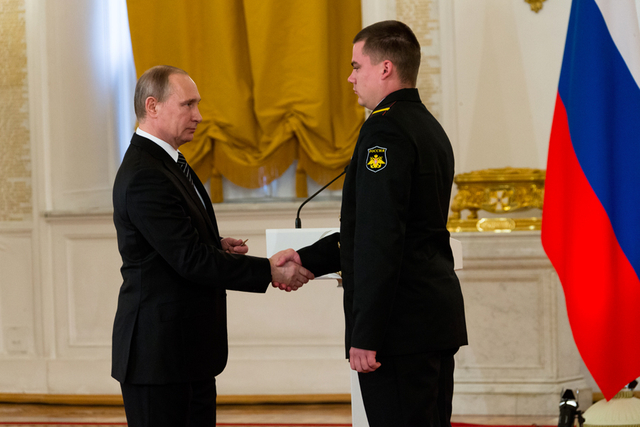 凯旋：普京为俄军自叙利亚归国将士颁发奖章