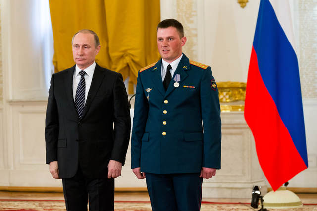 凯旋：普京为俄军自叙利亚归国将士颁发奖章