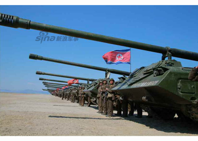 万炮齐发火力足 金正恩视察朝远程炮兵火力演习