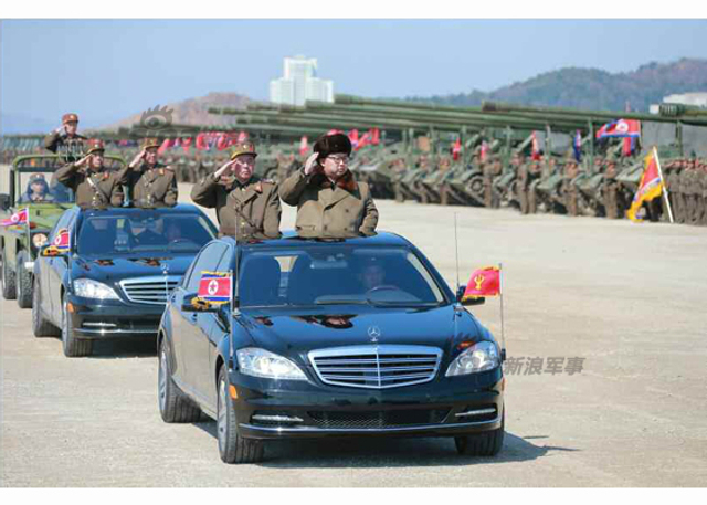 万炮齐发火力足 金正恩视察朝远程炮兵火力演习