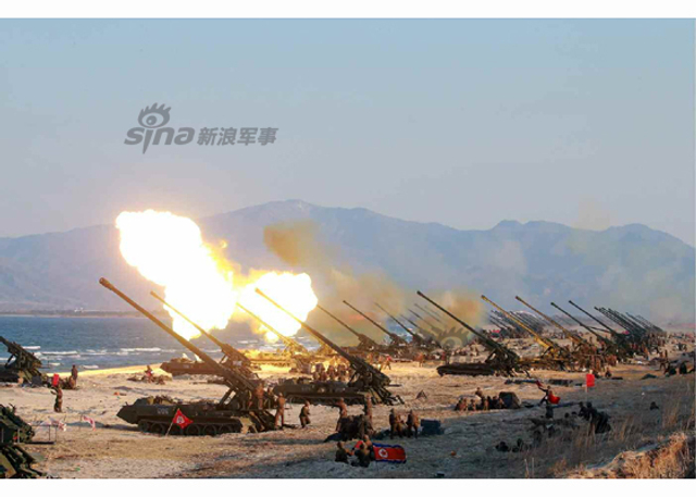 万炮齐发火力足 金正恩视察朝远程炮兵火力演习