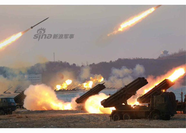 万炮齐发火力足 金正恩视察朝远程炮兵火力演习