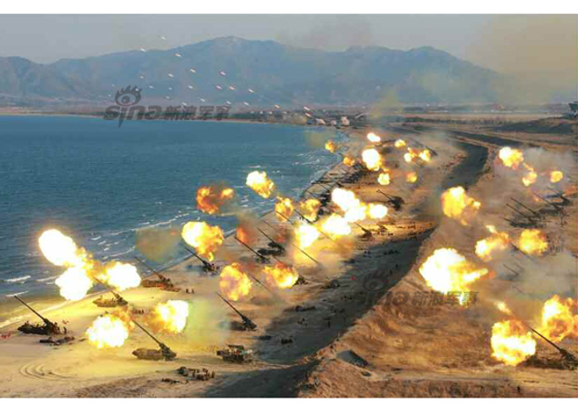 万炮齐发火力足 金正恩视察朝远程炮兵火力演习