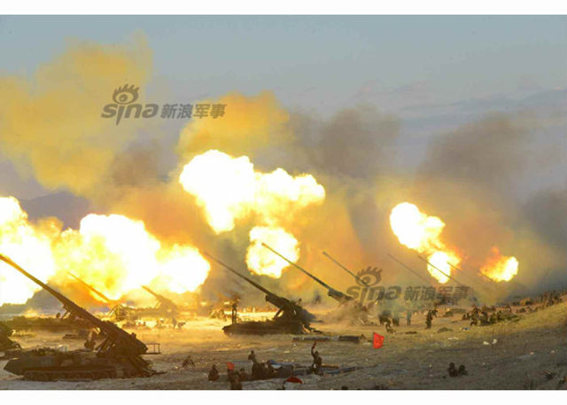 万炮齐发火力足 金正恩视察朝远程炮兵火力演习