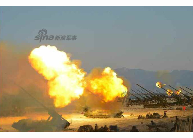 万炮齐发火力足 金正恩视察朝远程炮兵火力演习