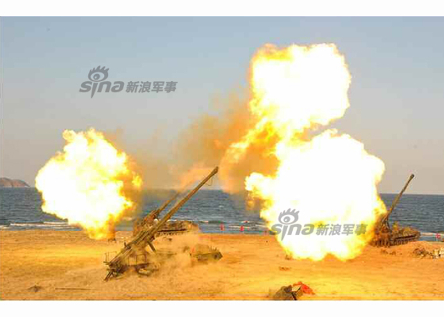 万炮齐发火力足 金正恩视察朝远程炮兵火力演习