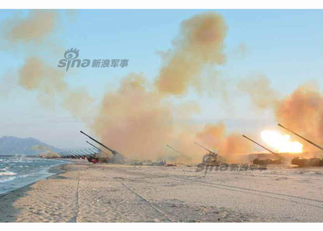 万炮齐发火力足 金正恩视察朝远程炮兵火力演习