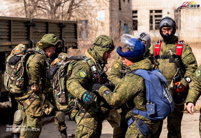 垂直打击 俄军于中俄边境演练伞兵战术突袭
