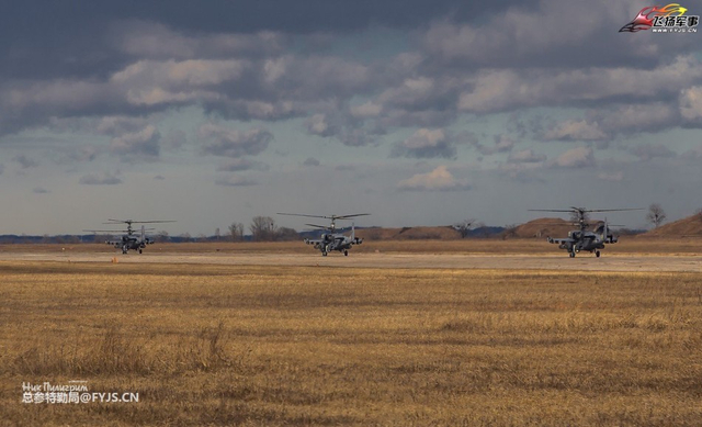 垂直打击 俄军于中俄边境演练伞兵战术突袭