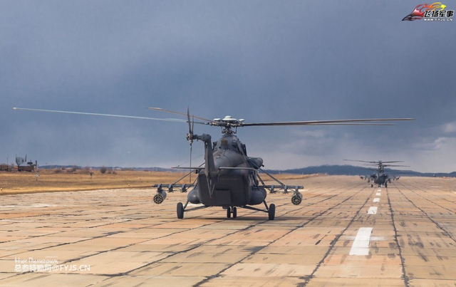 垂直打击 俄军于中俄边境演练伞兵战术突袭