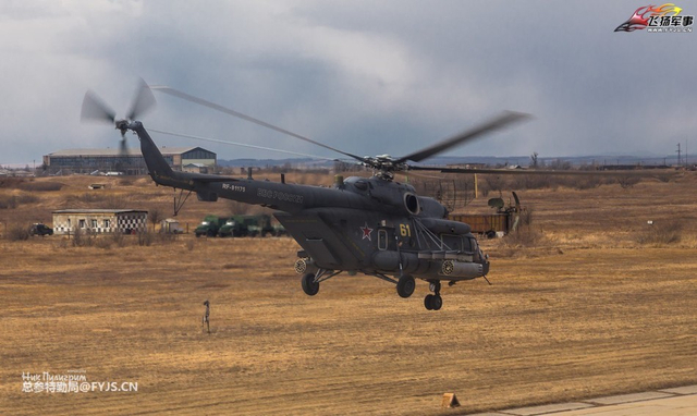 垂直打击 俄军于中俄边境演练伞兵战术突袭