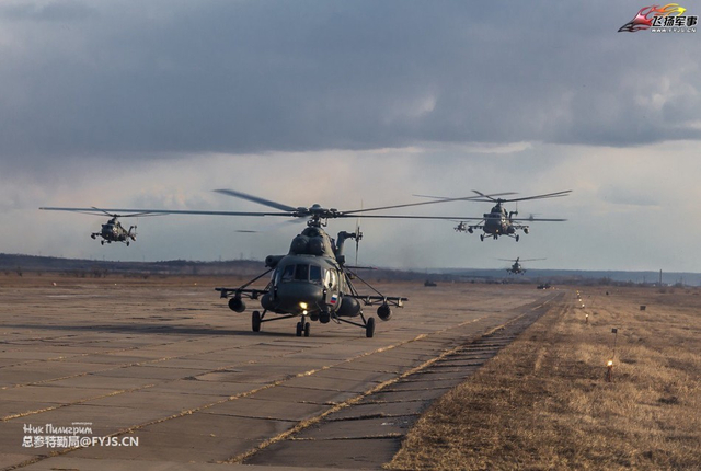 垂直打击 俄军于中俄边境演练伞兵战术突袭