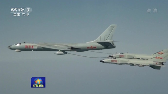 一大波大奶牛来袭 轰油6为歼8战机空中加油